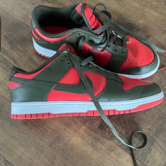 Men’s Nike Low Dunk Sneakers - Picture 1 of 5